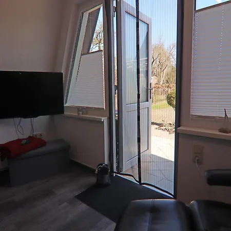 Charmante Finnhuette Mit Garten Neubukow