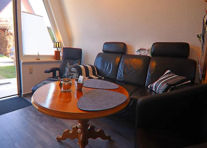 Charmante Finnhuette Mit Garten Hébergement de vacances Neubukow